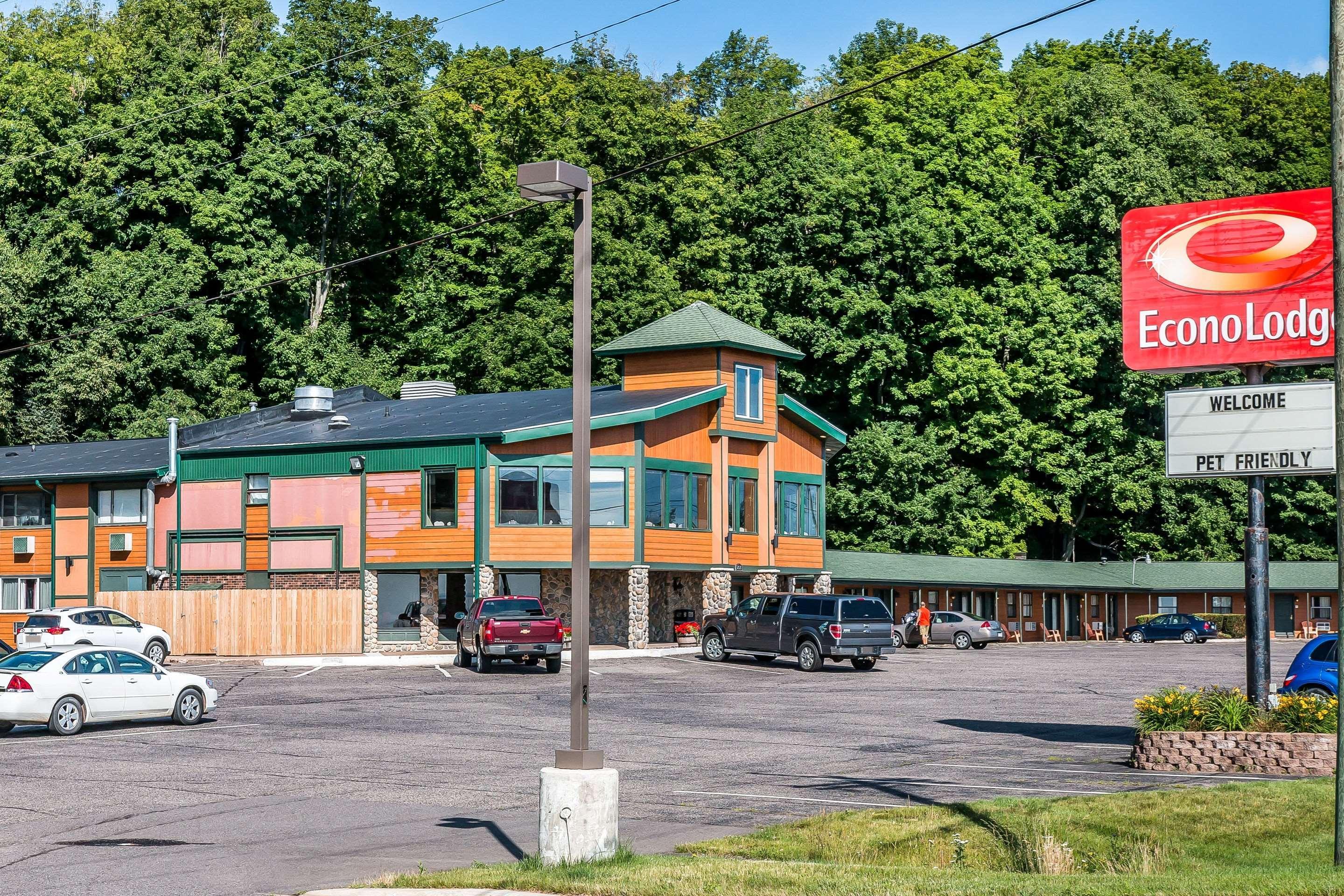 Econo Lodge Lakeview Marquette Exterior photo